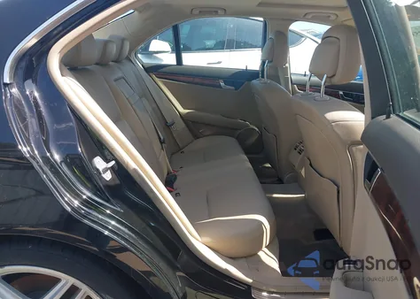 2010 Mercedes-Benz C 350 Sport z USA, uszkodzony, nr VIN WDDGF5GB2AF488843